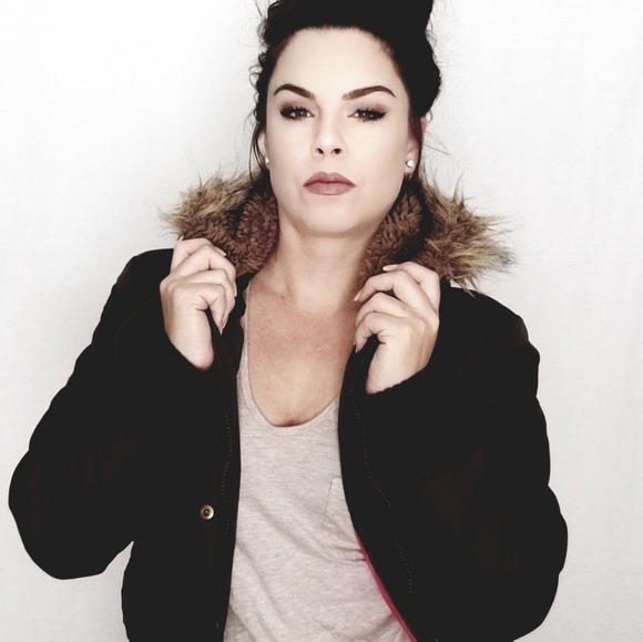 Meet your Posher, Nina - Picture 2 of 3